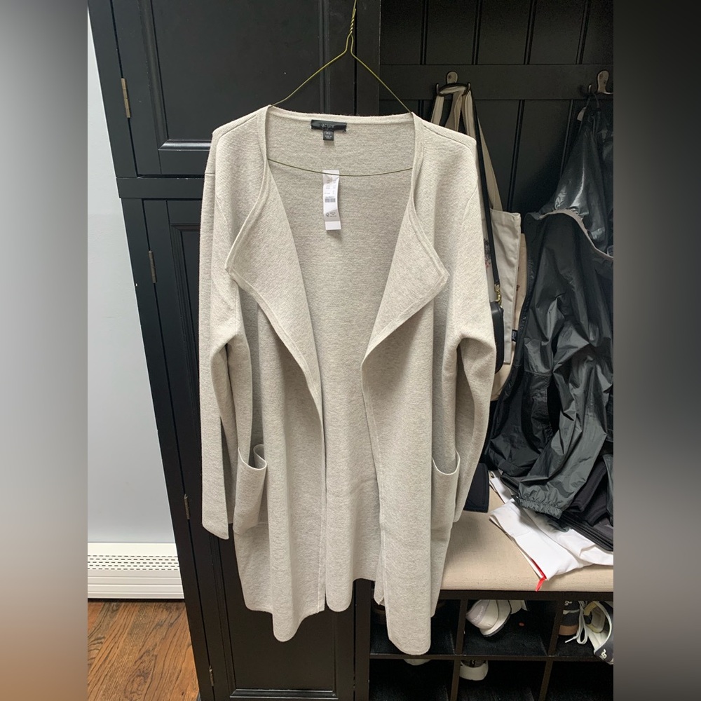 J Crew woman’s long sleeved sweater coat size XL nwt